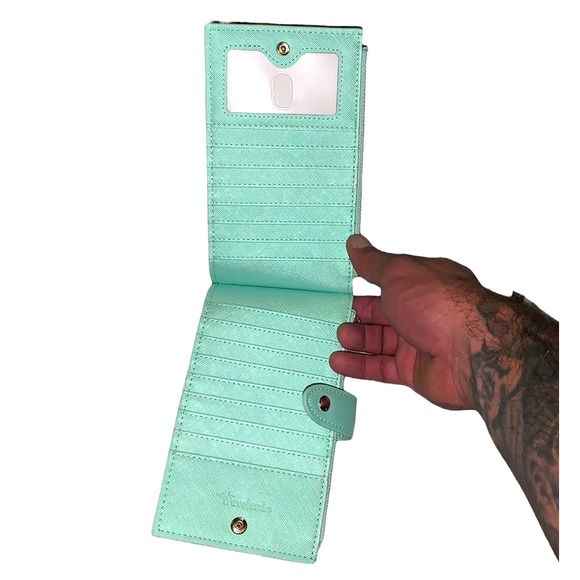 Light green wallet - Picture 3 of 3